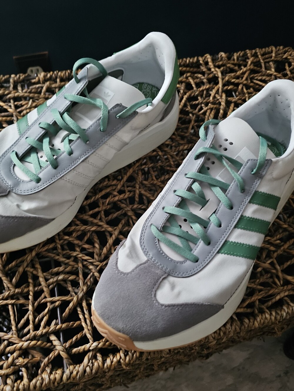 Adidas Men’s White Sneakers with Green Stripes and Mint Laces Mens 11 - Picture 7 of 8